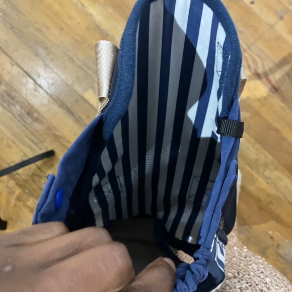 Coodia Legs Out Open Fronf Dog carrier - Picture 3 of 5